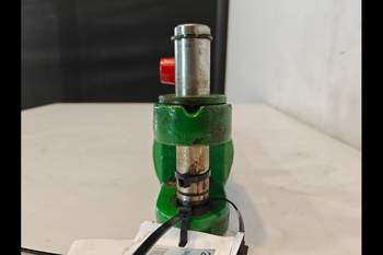 salg af Styrecylinder John Deere 7710