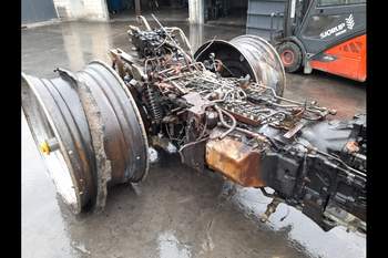 salg af Case Puma 240 traktor
