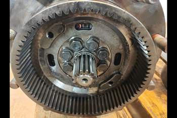 salg af New Holland B115C RIGHT Rear axle final drive