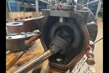 salg af New Holland B115C RIGHT Rear axle final drive