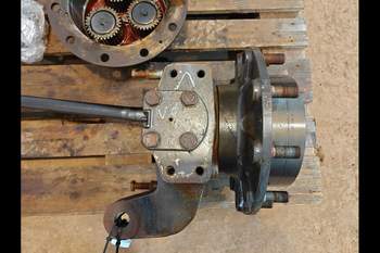 salg af New Holland B115C LEFT Rear axle final drive