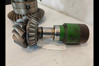 salg af John Deere 6150M  Front axle differential