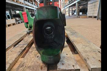 salg af John Deere 6150M LEFT Front axle house