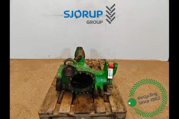 John Deere 6150M LEFT Front axle house