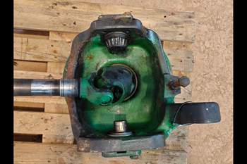 salg af John Deere 6150M LEFT Front axle final drive