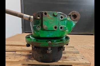 salg af John Deere 6150M LEFT Front axle final drive