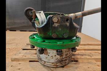 salg af John Deere 6150M LEFT Front axle final drive
