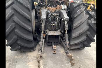 salg af New Holland T8040 traktor
