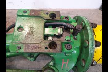 salg af Foraksel John Deere 7530
