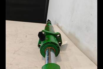 salg af Styrcylinder för framaxel John Deere 7530