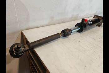 salg af Styrcylinder för framaxel Case MX135