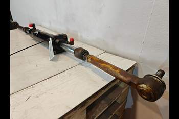 salg af Styrcylinder för framaxel Case MX135