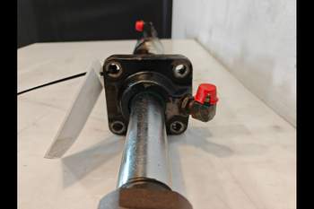 salg af Styrcylinder för framaxel Case MX135