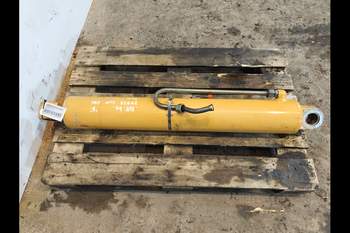 salg af Bomcylinder Case 695