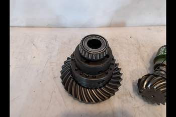 salg af John Deere 6830  Front axle differential