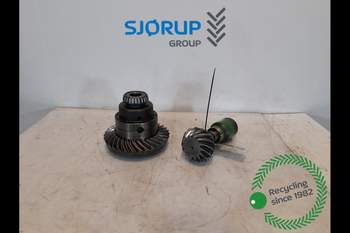 John Deere 6830  Front axle differential