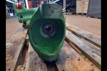 salg af John Deere 6830 LEFT Front axle house