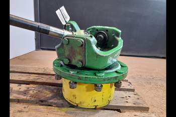 salg af John Deere 6830 LEFT Front axle final drive