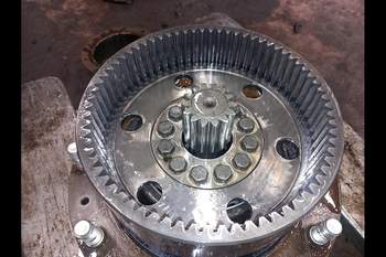 salg af John Deere 6830 LEFT Front axle final drive