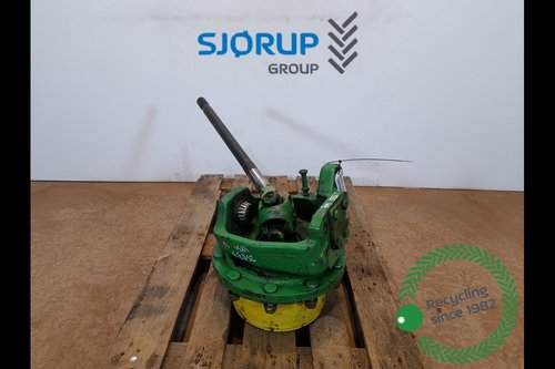 salg af John Deere 6830 LEFT Front axle final drive