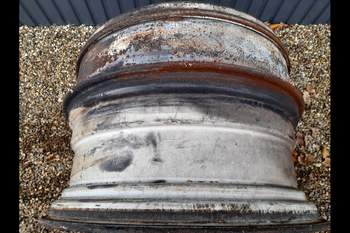 salg af Tvillinghjulsfælge 15X38
