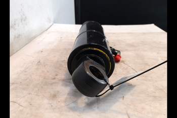 salg af Case Maxxum 150 LEFT Lift Cylinder
