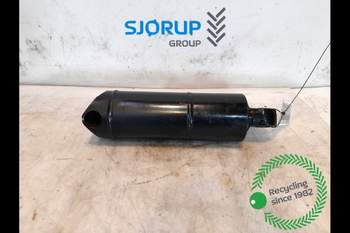 Case Maxxum 150 LEFT Lift Cylinder