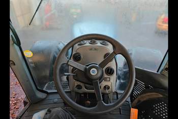 salg af New Holland T8040 traktor