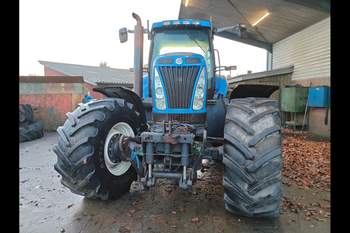 salg af New Holland T8040 traktor