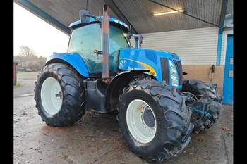 salg af New Holland T8040 traktor