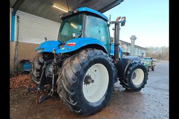 salg af New Holland T8040 traktor