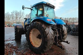 salg af New Holland T8040 traktor
