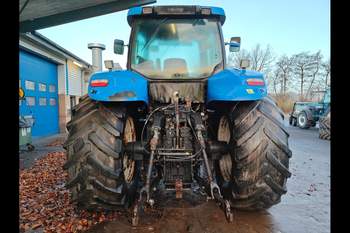 salg af New Holland T8040 traktor