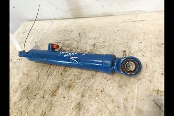 salg af Liftcylinder Ford 8240
