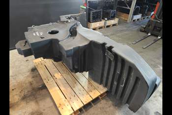 salg af John Deere 8360R  Fuel tank
