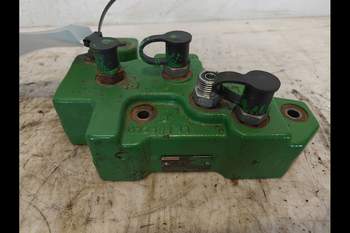 salg af John Deere 8360R  Remote valve end plate