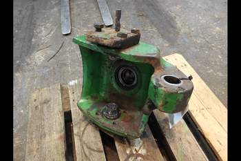 salg af John Deere 7710 RIGHT Front Axle, Swivel Housing