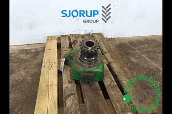 John Deere 7710 RIGHT Front Axle, Swivel Housing