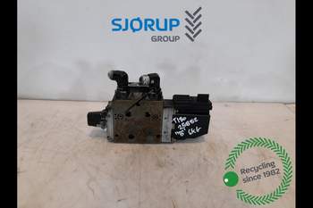 Valtra T180  Remote control valve