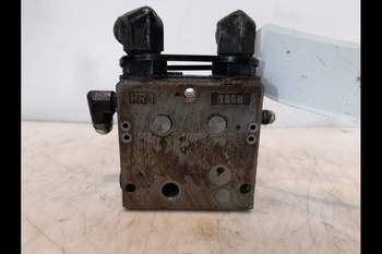 salg af Valtra T180  Hydraulic valve