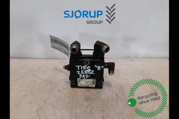 Valtra T180  Hydraulic valve