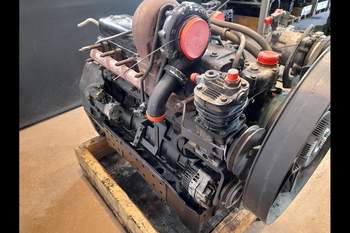 salg af Valtra T180  Engine