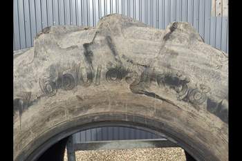 salg af Deutz-Fahr Agrotron 265 RIGHT Tire