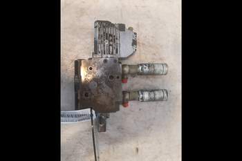 salg af Deutz-Fahr Agrotron 265  Remote control valve