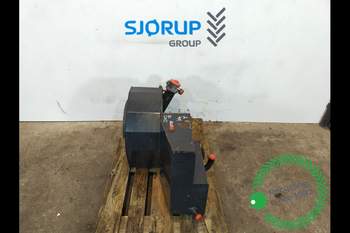 Deutz-Fahr Agrotron 265  Hydraulic oil tank