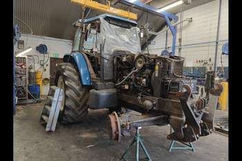 salg af New Holland M135 traktor