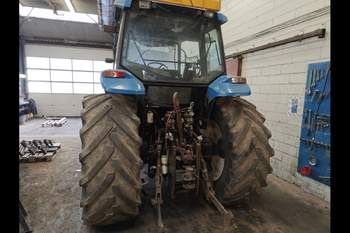 salg af New Holland M135 traktor