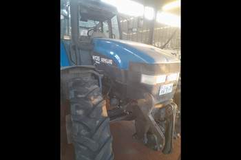 salg af New Holland M135 traktor