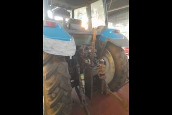 salg af New Holland M135 traktor