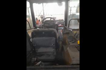 salg af New Holland M135 traktor